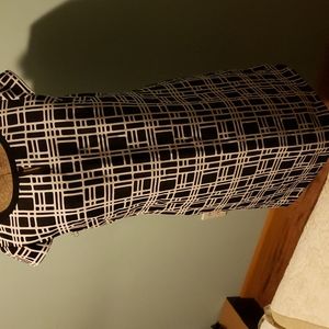 Like new. Peep hole in front. Black and white